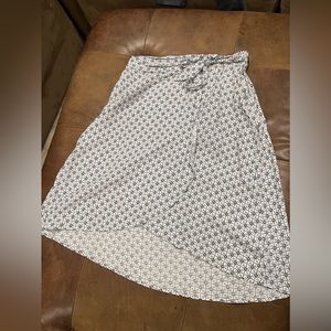 Maurice’s size med, A line, wrap skirt, great condition.